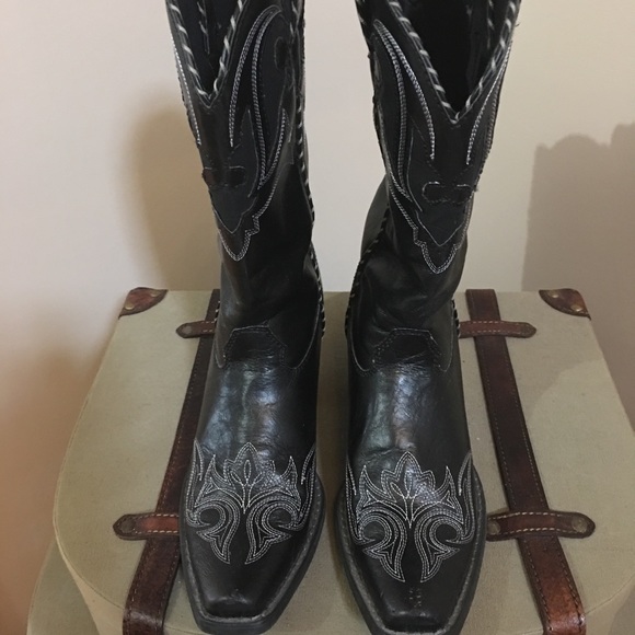 Durango Shoes - Woman’s Durango Cowboy Boots size 8 medium